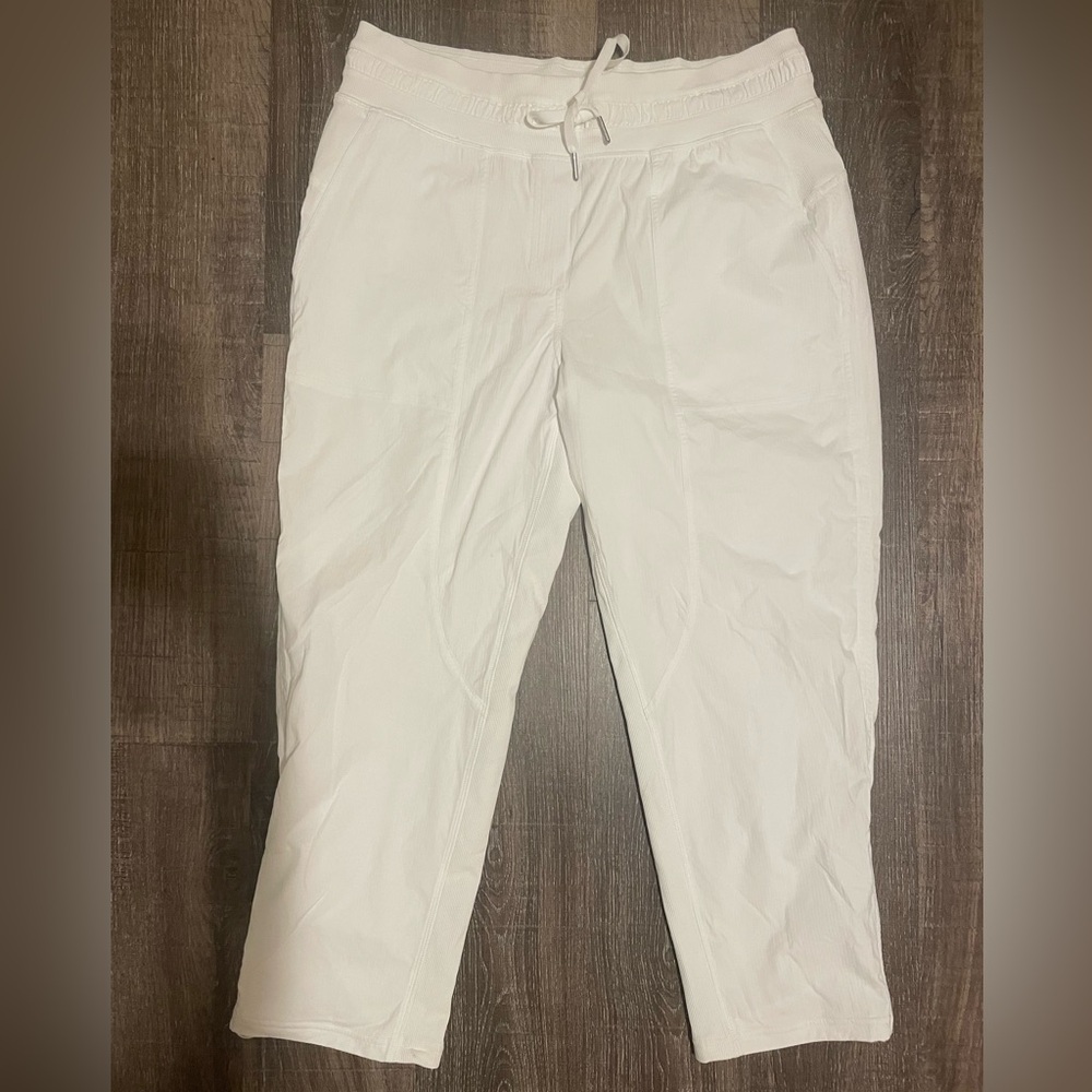 Lululemon Dance Studio Pants. Cropped length. Size 10. White.